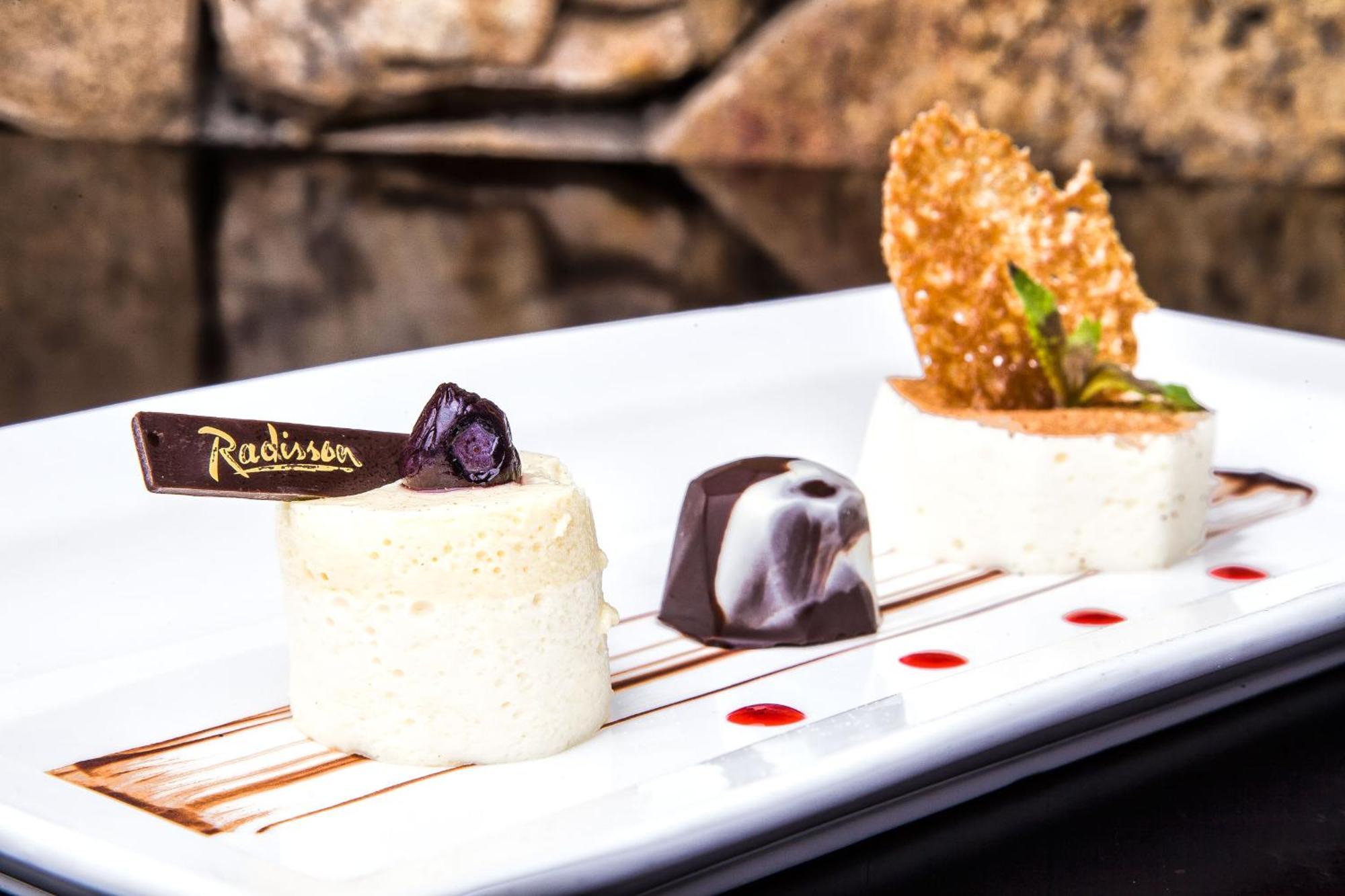 Radisson Blu Acqua Hotel & Spa كونكون المظهر الخارجي الصورة A selection of desserts
