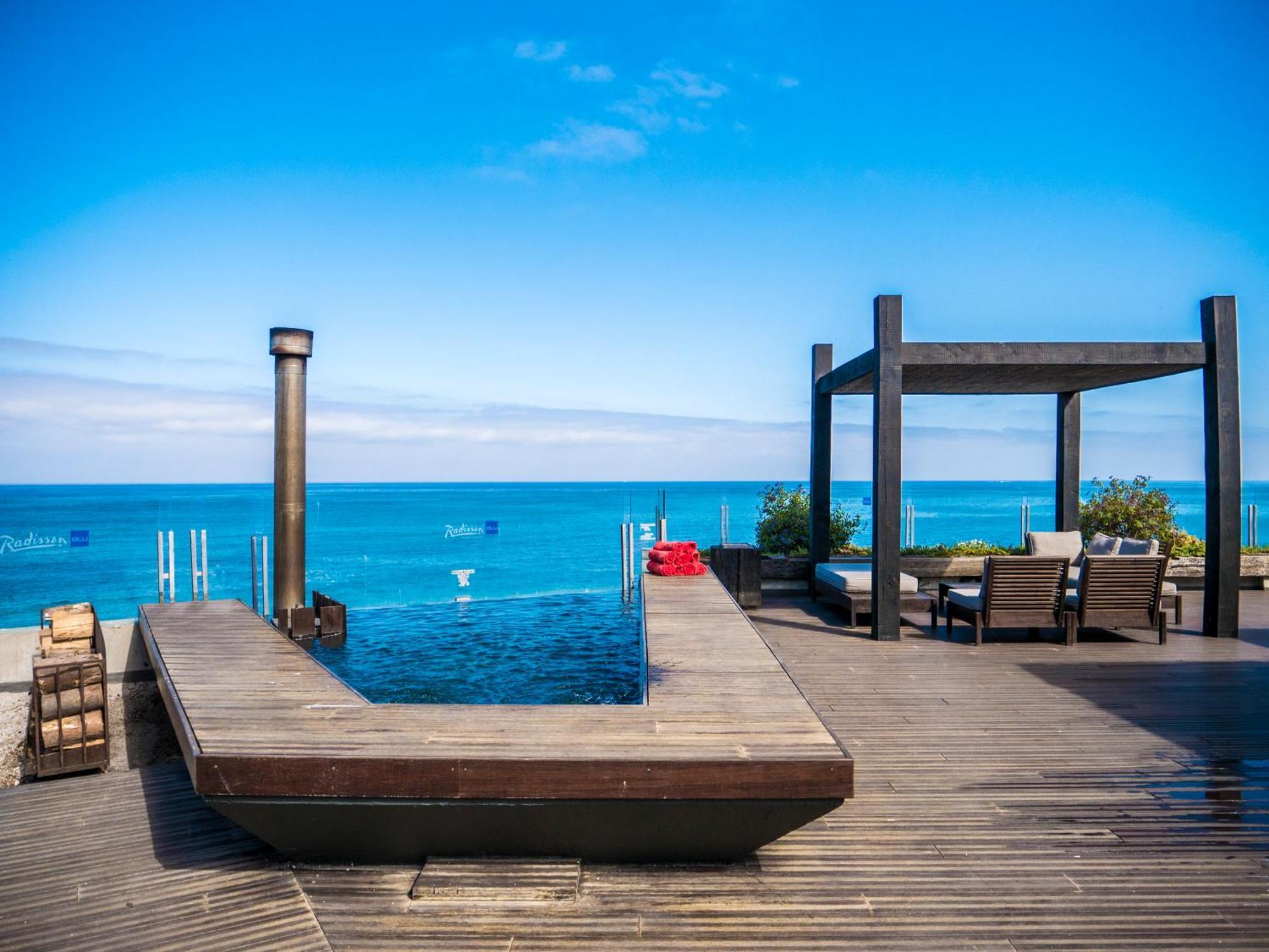 Radisson Blu Acqua Hotel & Spa كونكون المظهر الخارجي الصورة Rooftop pool at the Hotel