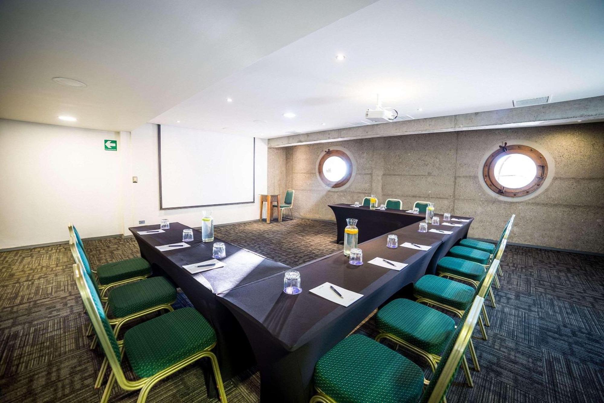 Radisson Blu Acqua Hotel & Spa كونكون المظهر الخارجي الصورة The meeting room at the National Museum of the Marine Corps