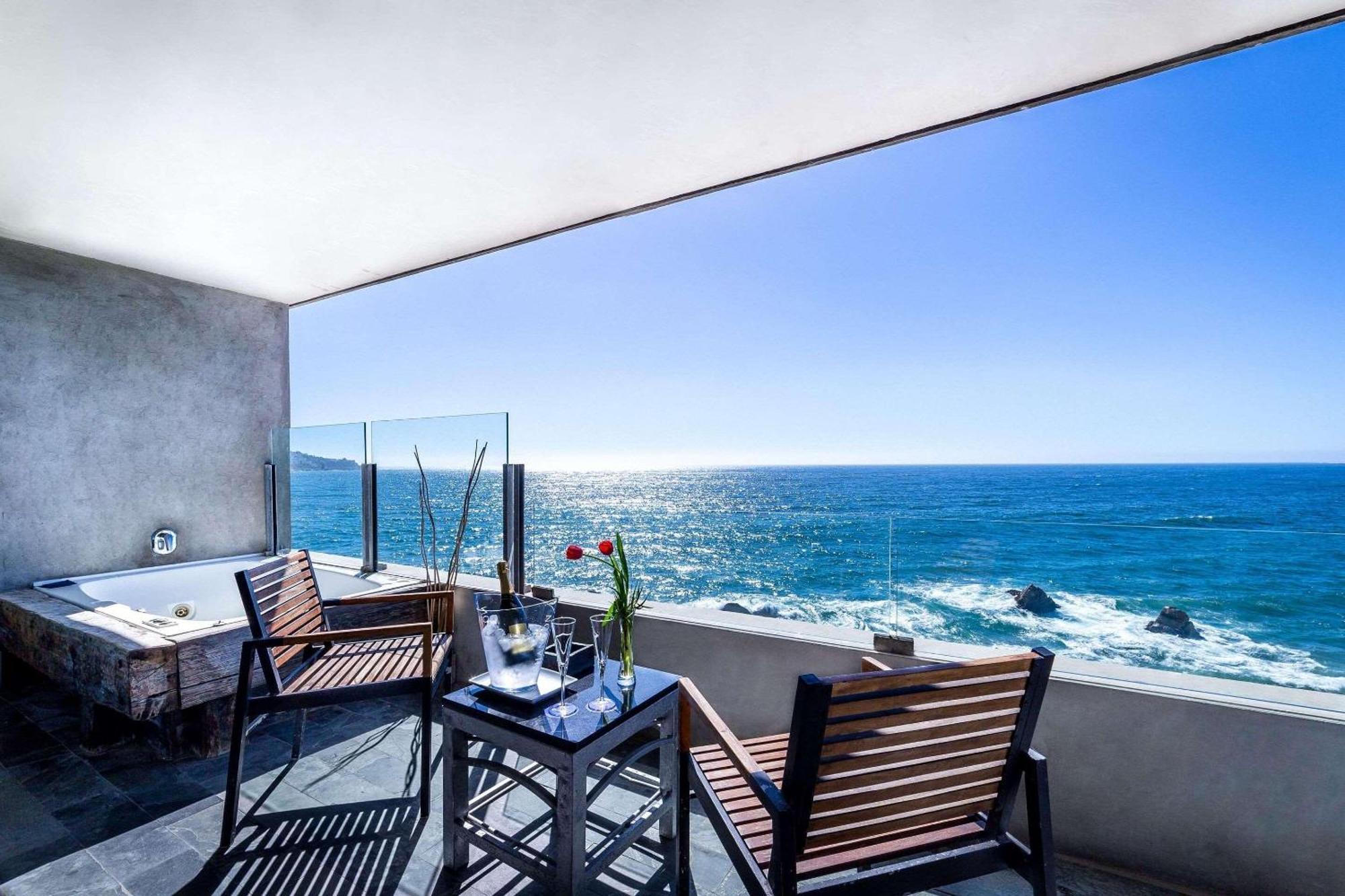 Radisson Blu Acqua Hotel & Spa كونكون المظهر الخارجي الصورة The View from the Oceanfront Suite