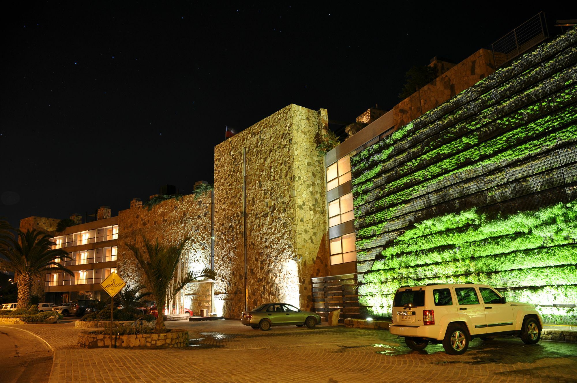 Radisson Blu Acqua Hotel & Spa كونكون المظهر الخارجي الصورة The green wall at the San Francisco Museum of Modern Art